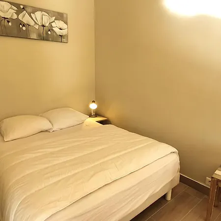 Apartment Avec Coin-nuit, Terrasse Et Parking, Centre Sainte-maxime, Proche Plages - 4 Pers. - Fr-1-780-61