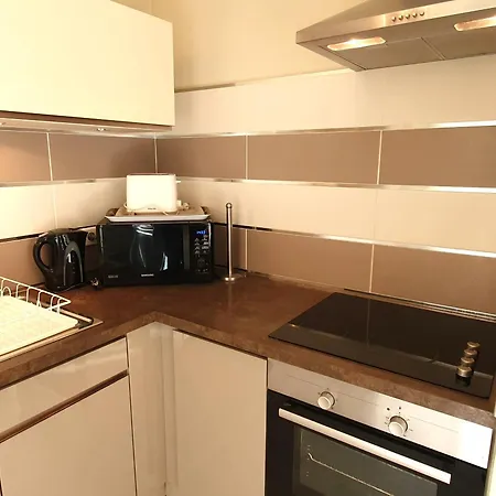 Apartment Avec Coin-nuit, Terrasse Et Parking, Centre Sainte-maxime, Proche Plages - 4 Pers. - Fr-1-780-61 *