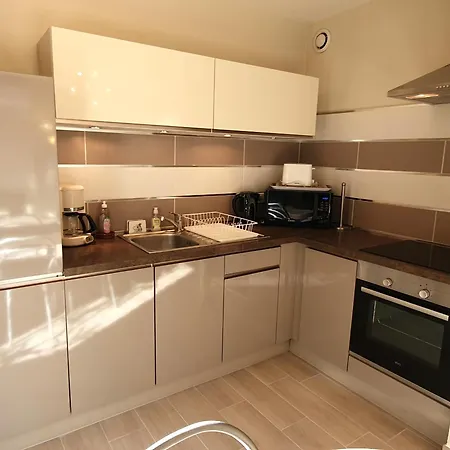 Avec Coin-nuit, Terrasse Et Parking, Centre Sainte-maxime, Proche Plages - 4 Pers. - Fr-1-780-61 Apartment Sainte-Maxime