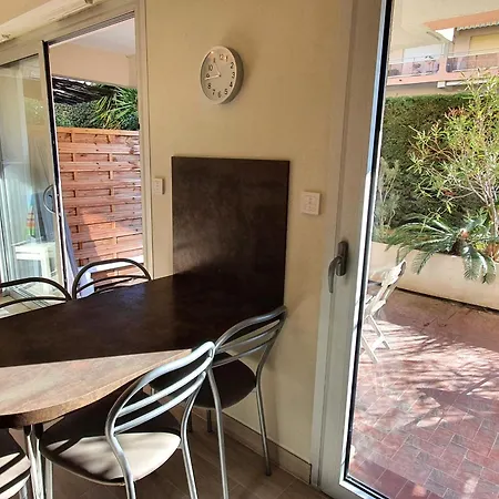 Avec Coin-nuit, Terrasse Et Parking, Centre Sainte-maxime, Proche Plages - 4 Pers. - Fr-1-780-61 Apartment
