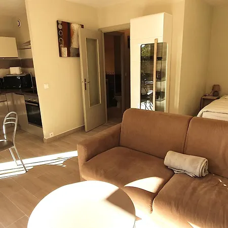 Apartment Avec Coin-nuit, Terrasse Et Parking, Centre Sainte-maxime, Proche Plages - 4 Pers. - Fr-1-780-61 *